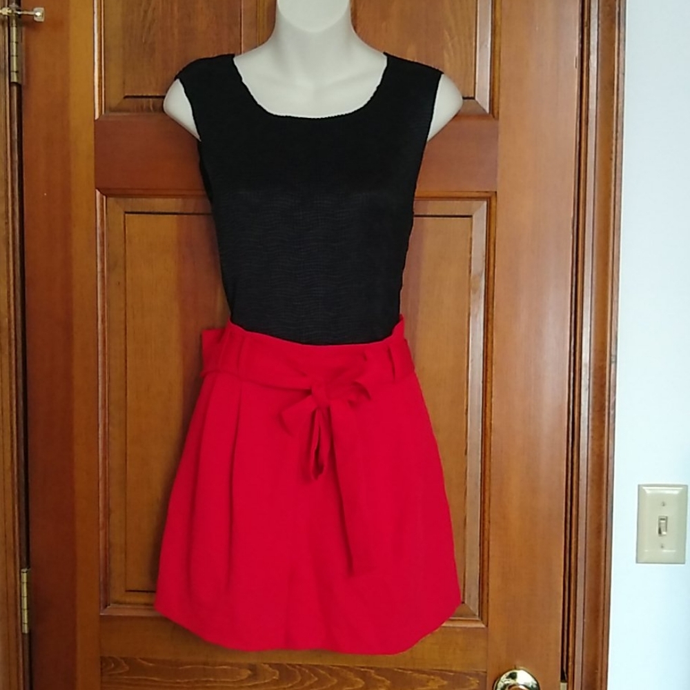 NWT Vince Camuto "Oasis Bloom" tie waist shorts